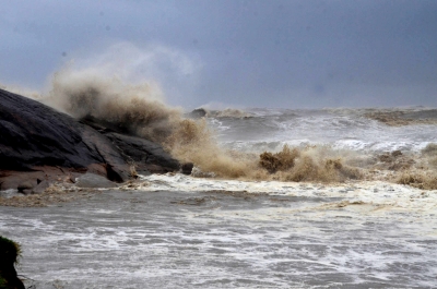Cyclone Tauktae slams Guajarat coast at 190 km per hour, but slows after landfall