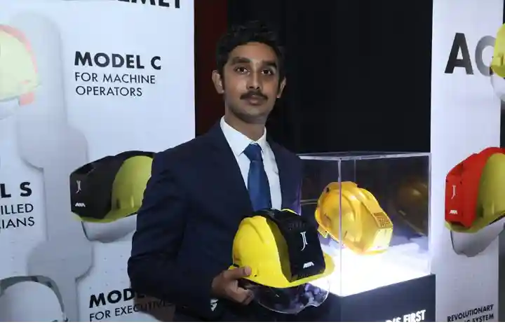 Indian youngsters unveil novel air-conditioned helmets at Dubai 2020 Expo