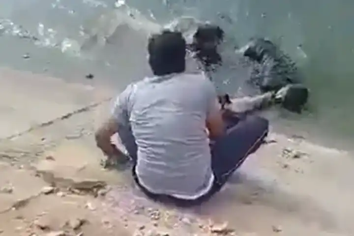 Video: Brave Andhra Cop Rescues 4 Men From Nagarjuna Sagar Canal