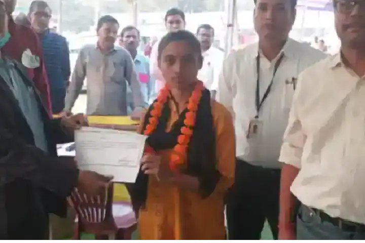 21 year old Anuskha Kumar creates history to become youngest head of her village in Bihar