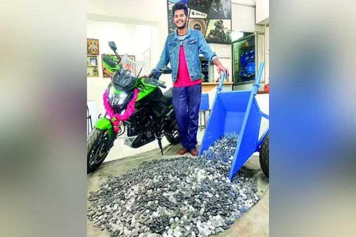 Tamil Nadu youngster buys a bike with Rs.2.6 lakh in one-rupee coins!