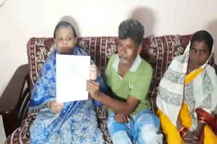 Elderly widow donates her property and belongings worth Rs.1 crore to Odisha rickshaw puller for his selfless service