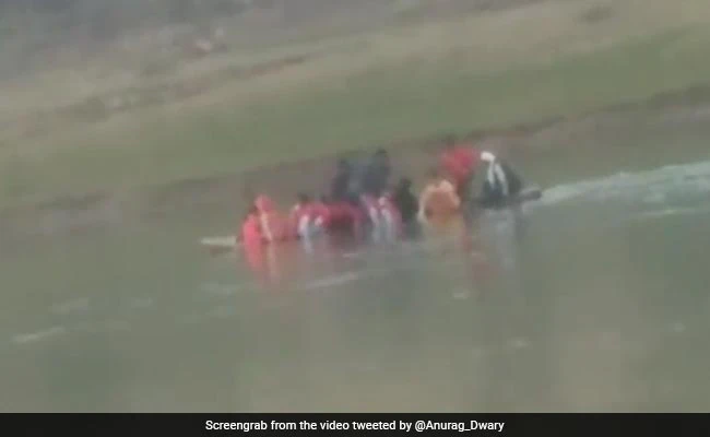Video: Boat carrying 10 people capsizes in Madhya Pradesh river, two teenagers feared drowned