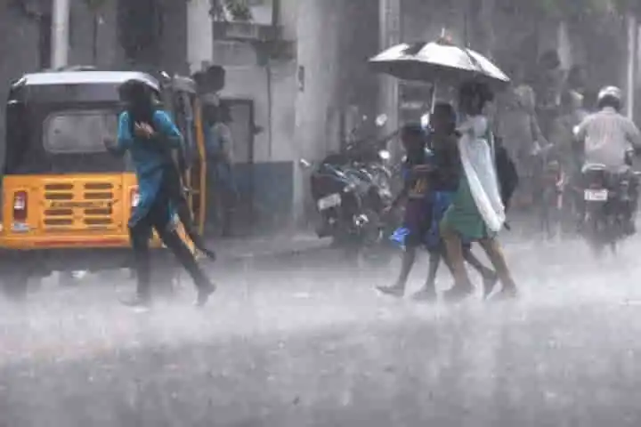 Weather office forecasts heavy rain in Tamil Nadu, Kerala