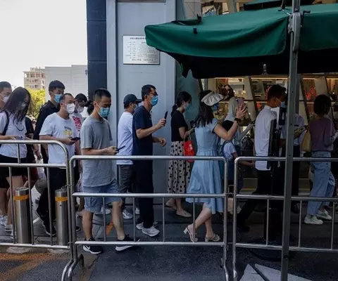 Hunger begins to stalk Shanghai amid stringent Covid restrictions