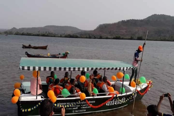Crocodile Safari started at Maharashtra’s Songaon village to draw tourists