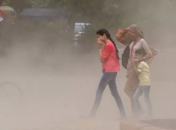 After sizzling at 49 degrees Celsius, Delhi-NCR comes under dust blanket with gusty winds
