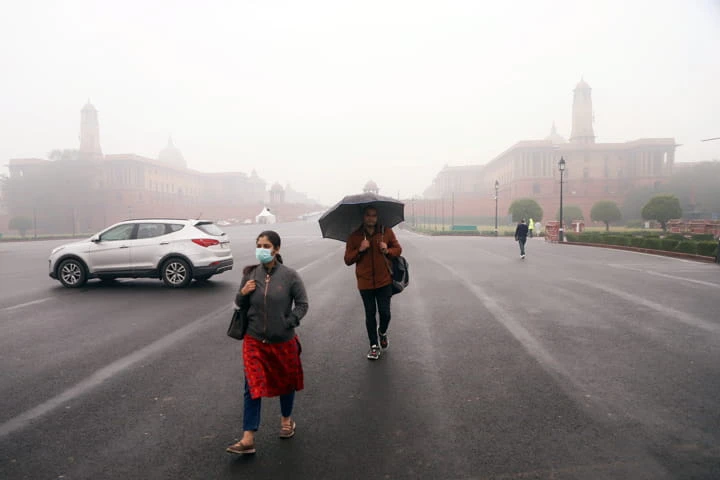 Delhi shivers at 11 degrees as cold wave tightens grip on northern states