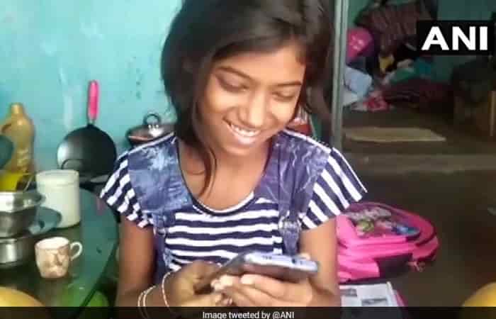 Selling 12 mangoes fetches girl Rs.1.2 lakh for her studies!