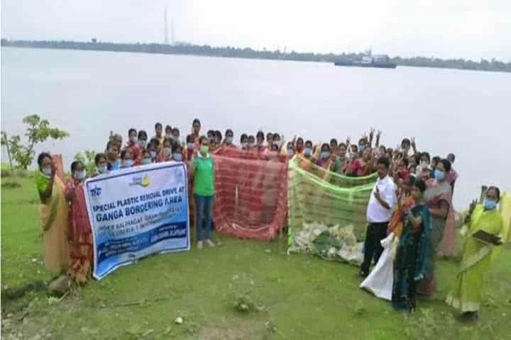 West Bengal villagers participate in massive drive to clean up Ganga