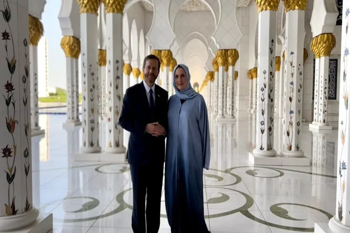 In a gesture of cross-cultural celebration, Israel’s President Herzog visits Grand Mosque in the United Arab Emirates