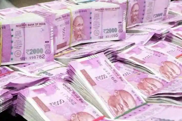 Income Tax Dept. unearths Rs 650 crore in black cash from leading real estate group in Surat