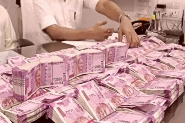 Rs 250 crore in black money detected in tax raid on two lead manufacturers in West Bengal and UP