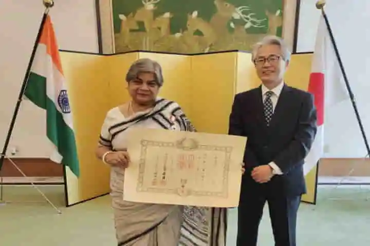 Japanese Ambassador Suzuki confers felicitates Ikebana Master Indira Misra
