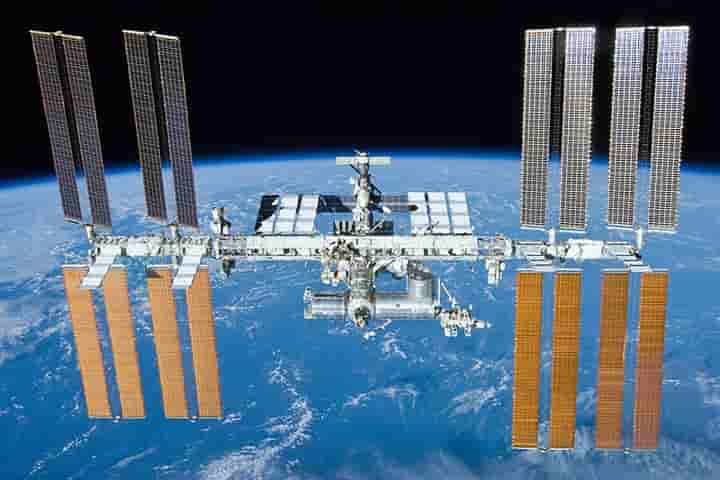 Mishap on Russian module rocks International Space Station