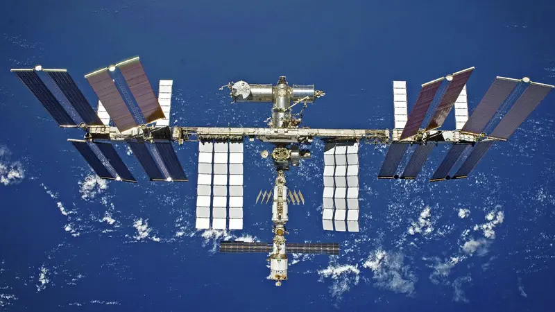 Russia warns that western sanctions may cause International Space Station to come crashing down on Earth