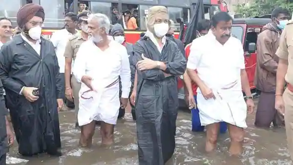 Heavy rains batter Chennai, rail & road links cut off, schools shut