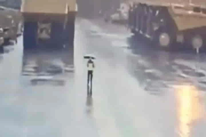 Video: Jakarta guard miraculously survives deadly lightning