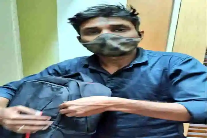 Zomato delivery person wins customer’s heart by doing his duty despite stolen wallet