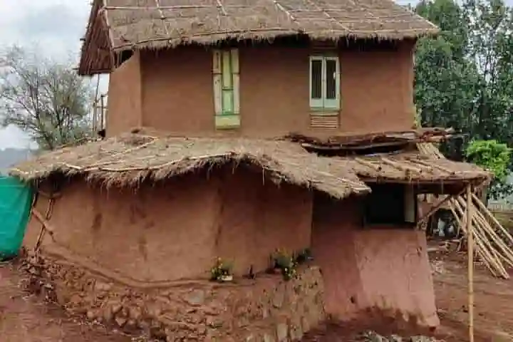 Pune couple builds a weather-proof and sustainable farmhouse for just Rs.4 lakhs!