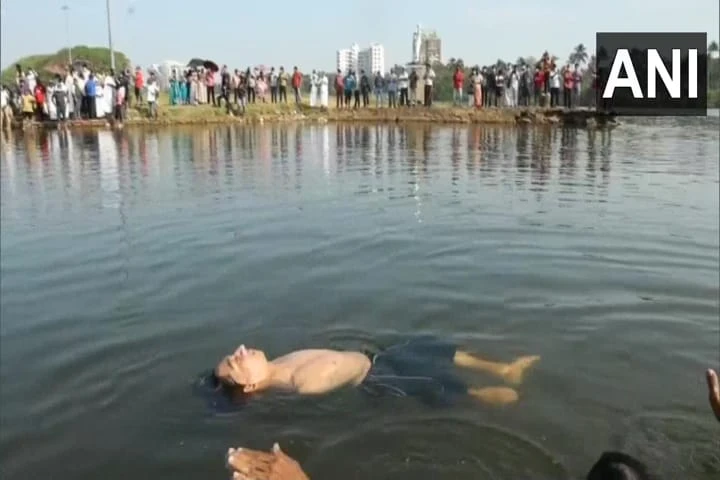 Kerala boy, born without hands, swims Periyar river