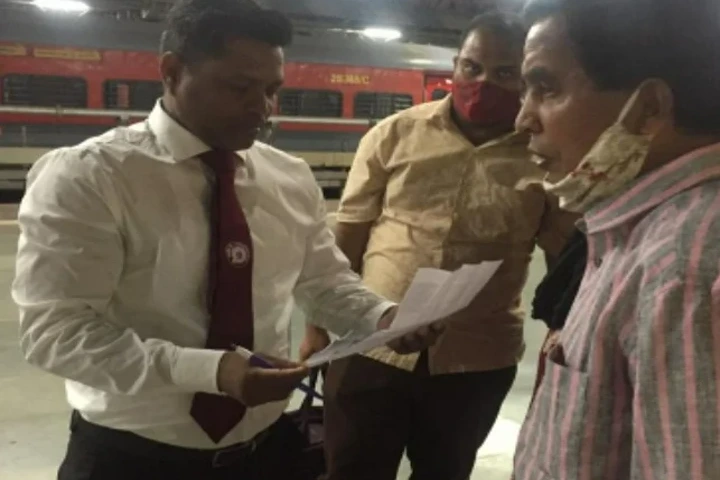 Central Railways Ticket Checker bags Rs.1 crore from ticketless passengers in just 11 months!