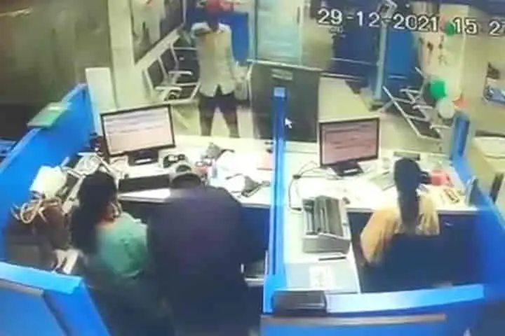 Police arrest Mumbai bank robbers who killed an employee and escaped with Rs.2.5 lakhs
