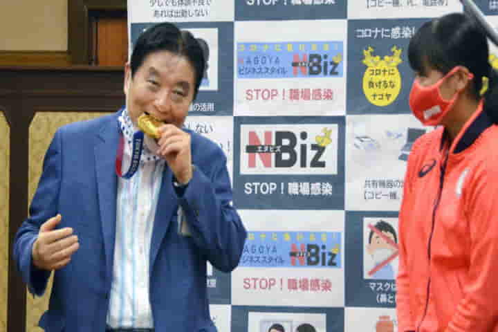 Brash mayor of Japanese city bites athlete’s gold medal, sparks public outrage