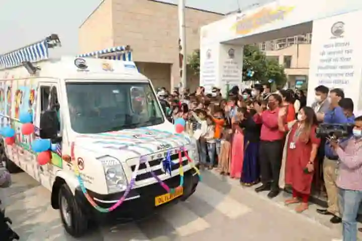 Noida Police launches mobile education vans to teach slum kids