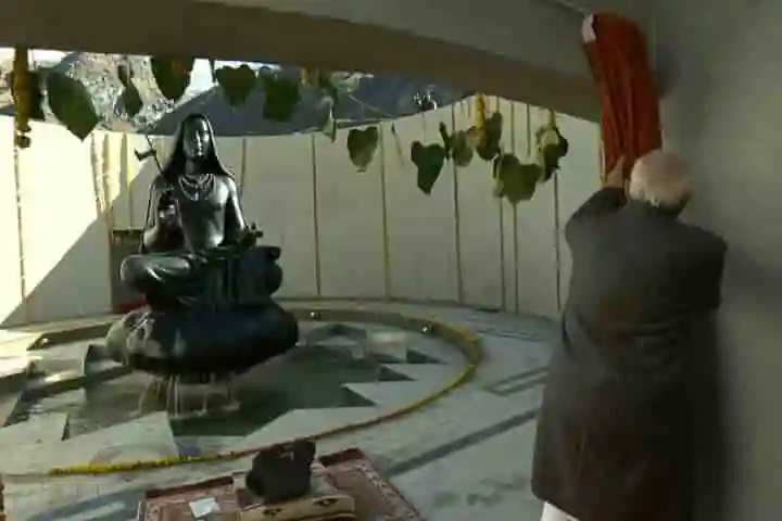 Sculptor of 12-foot Adi Guru Shankaracharya idol at Kedarnath makes Karnataka proud