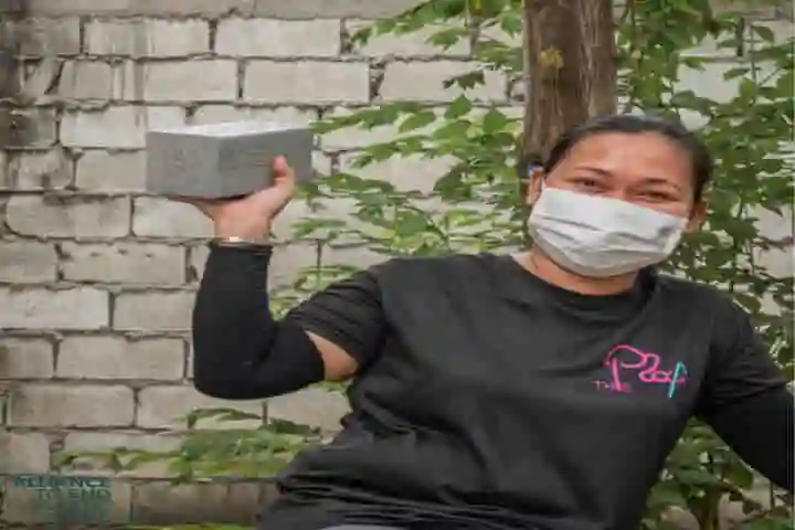 In the Philippines NGO turns plastic waste into quality building material