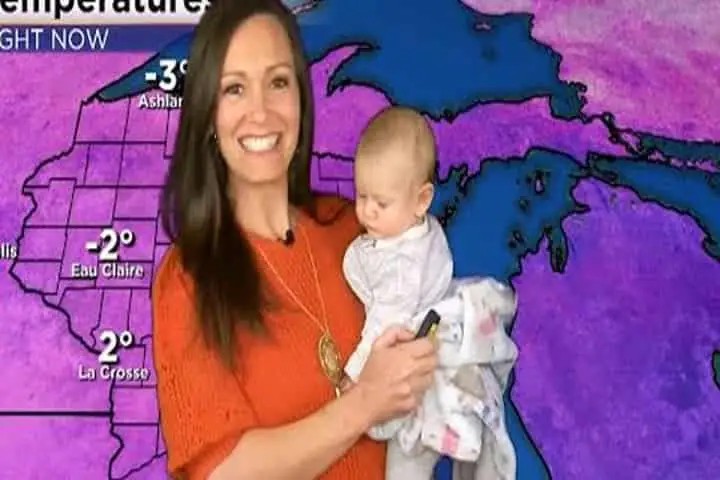 Video: TV weather bulletin forecaster is a big hit as she appears on air with 3-month-old daughter