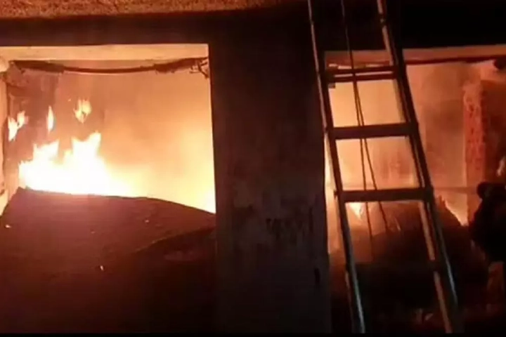 11 workers charred to death as massive blaze guts godown at  Secunderabad in Telangana