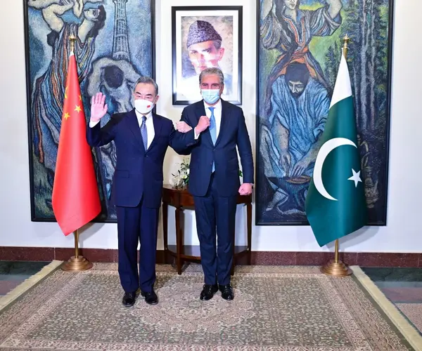 China’s Wang Yi speaks, but it is Turkey that steals the show at the Islamic forum in Islamabad