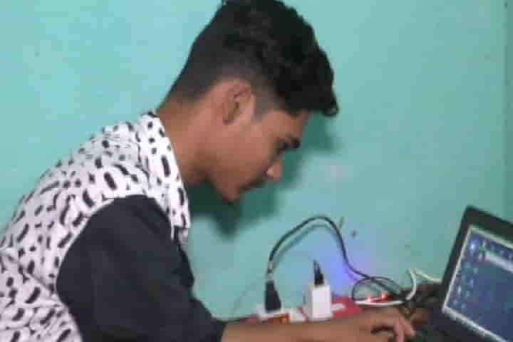 Liberia rewards Indian teenager for helping to nab hacker