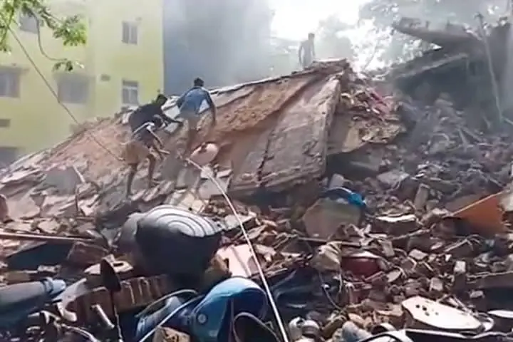 Block of 24 houses collapses in North Chennai today