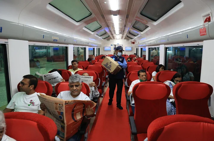 Mumbai- Gandhinagar Shatabdi Express gets Vistadome coach