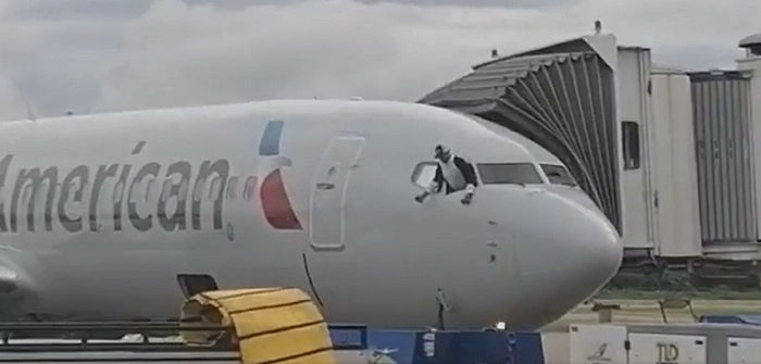 Video: Man storms cockpit of an American plane, damages equipment