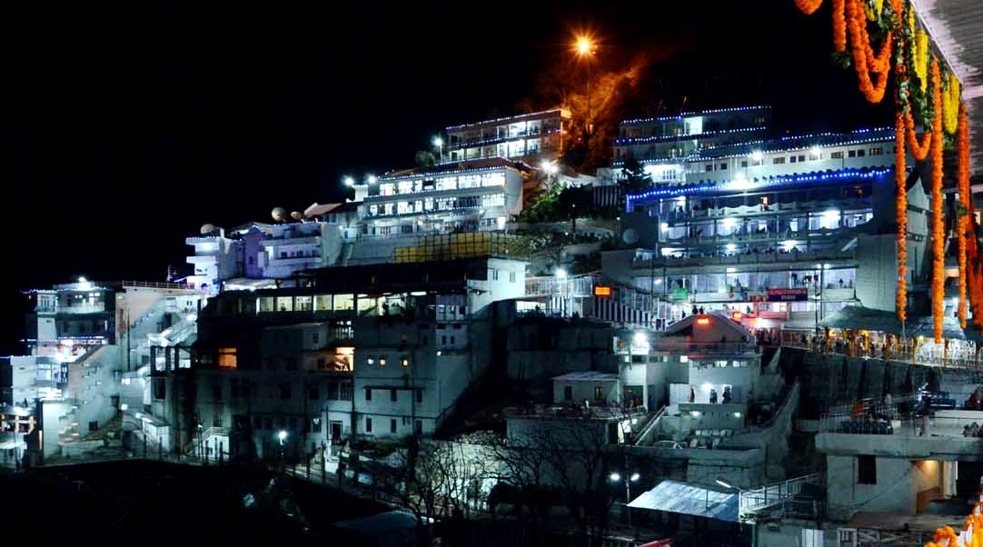 Hindus, Muslims dine together at Vaishno Devi facility