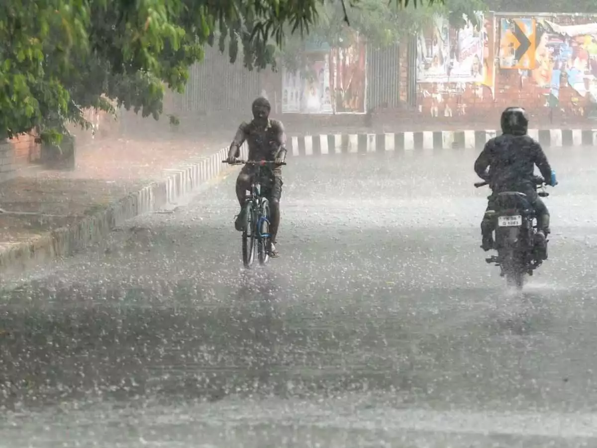 Incessant rain disrupts life in Chennai, Tamil Nadu coastal districts
