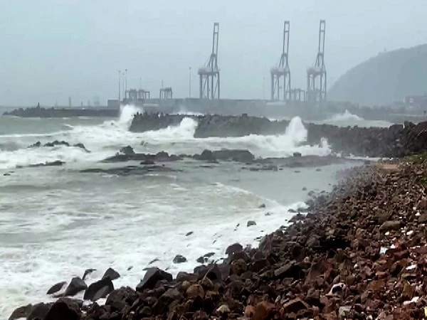 Heavy rain lashes coastal Kakinada district as Cyclone Asani veers towards Andhra Pradesh
