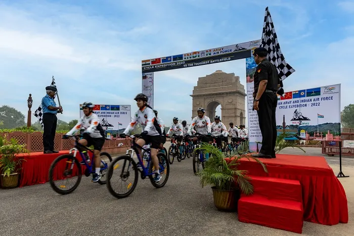 Lady officers lead Army, IAF team’s Delhi to Drass cycling expedition to celebrate India’s 75 years of Independence