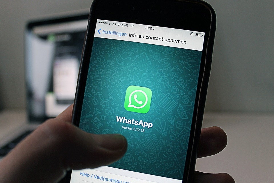 Govt urges High Court to stop WhatsApp from rolling out new policy for Indian users