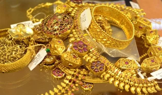 Taxmen seize 17 kg gold jewellery in raids on silk saree seller, chit fund group in Kanchipuram
