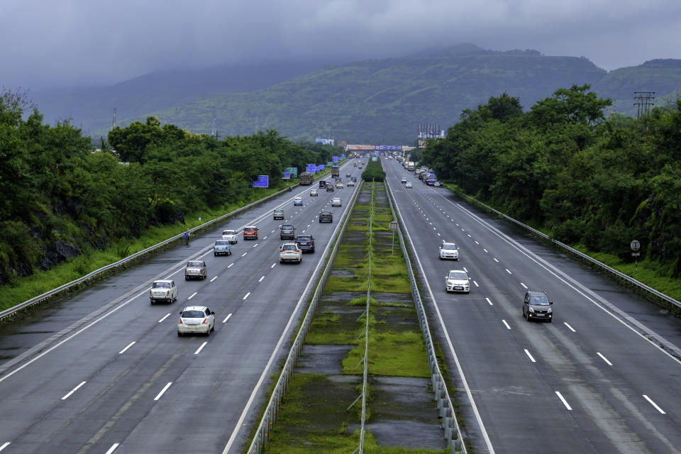 Centre eyes 13,800 km target for building new highways in 2023-24