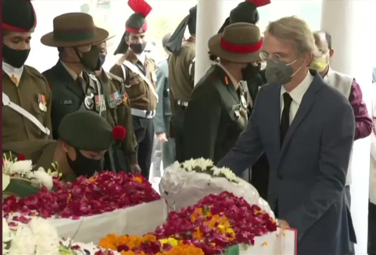Political leaders, foreign envoys and military top brass pay tribute to General Rawat