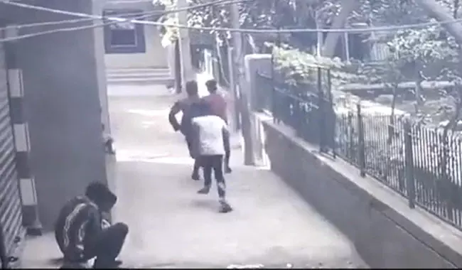 Caught on camera: Minor boy shoots man in the face on Delhi street and runs away