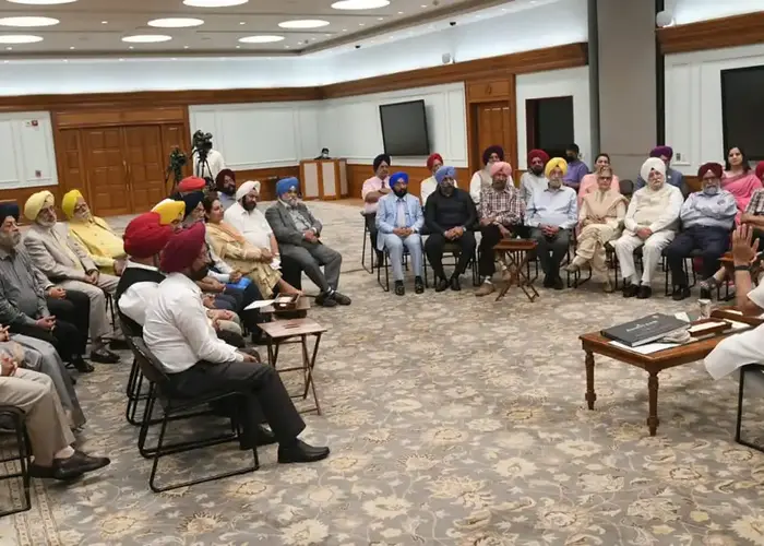 PM Modi meets Sikh intellectuals, discusses need to promote mother tongue in high level education