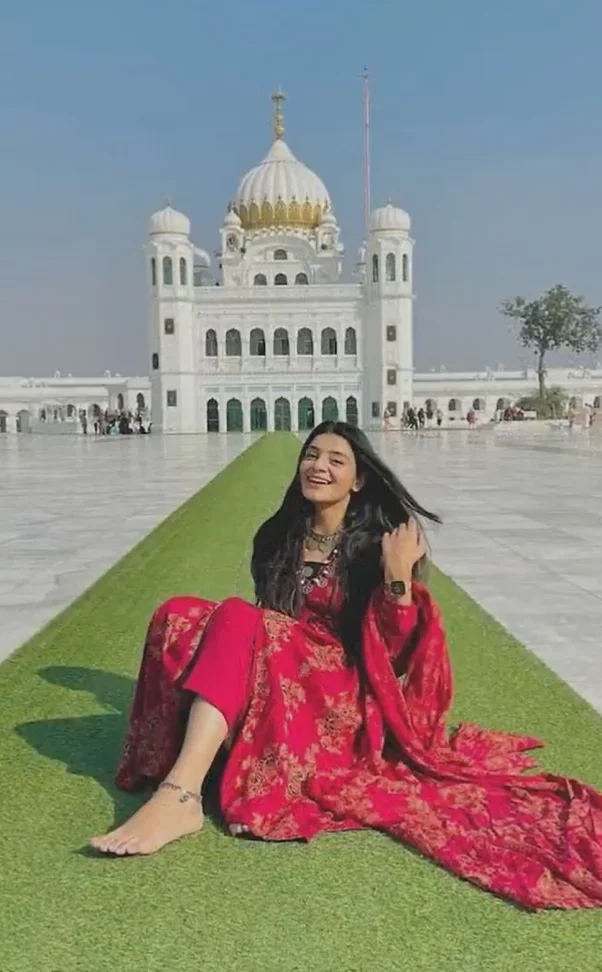Facing massive outrage from Sikhs, Pakistani model issues apology for her bareheaded shoot at Kartarpur gurdwara