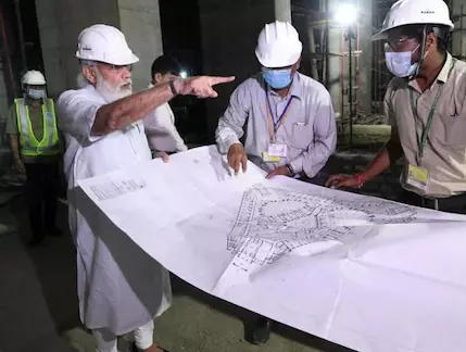PM Modi lands up for surprise inspection of Central Vista site at night